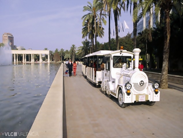 Tren Tur�stico y Lago